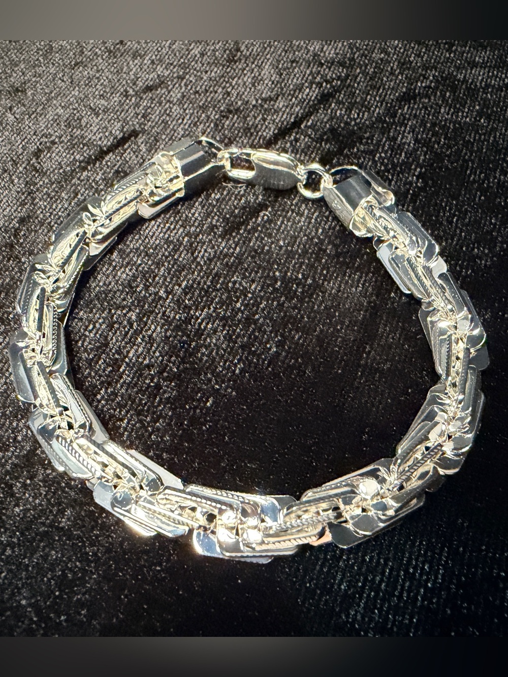 Milano Italy 925 Stamped Silver Filled Diamond Cut 8in 8MM Bracelet. 27.1g
